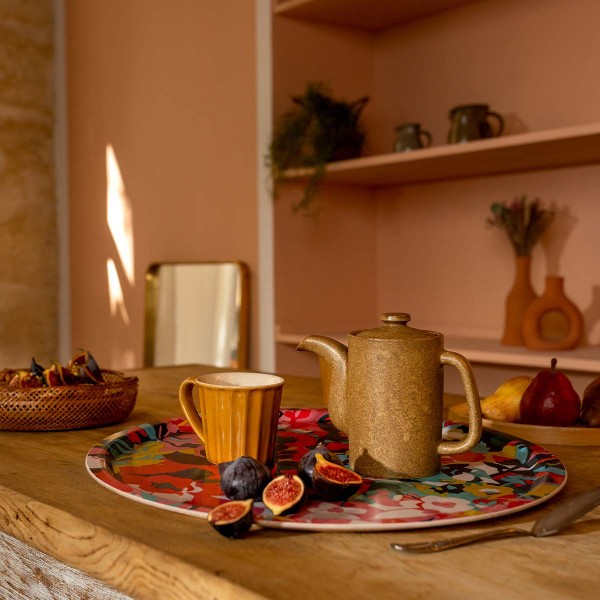 La meseta de java vent de bohème En una mesa con los higos