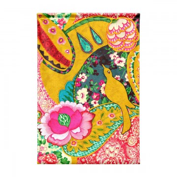 Tenture murale en tissu PAJARO 90 x 135 cm, oiseau doré, cachemire et pivoine sur fond safran, accrochée dans un salon 2