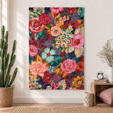 Arazzo da parete in tessuto LOUISON 90 x 135 cm, rose, peonie e anemoni su fondo scuro, appeso in un soggiorno