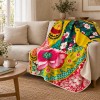 Samtplaid PAJARO 140 x 190 cm über einem Sofa