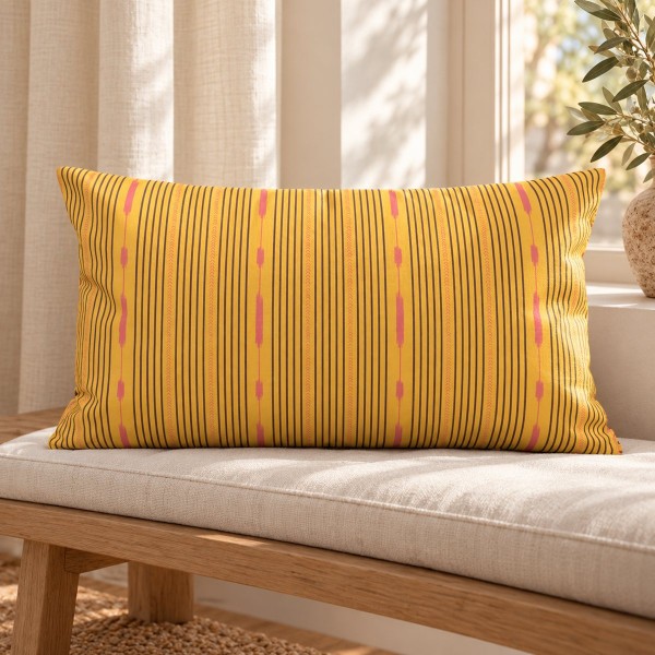 Cojín de sofá rectangular PALOMA amarillo 30 x 50 cm sobre una banqueta