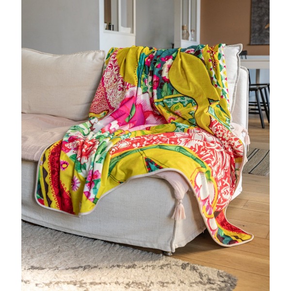 Velvet throw PAJARO 140 x 190 cm draped over a white sofa