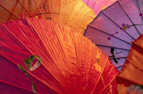 Techniques traditionnelles de fabrication d’éventails dans différentes cultures