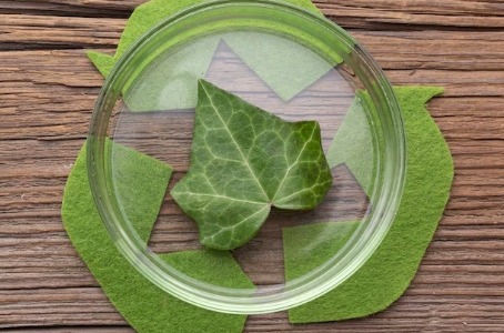 Impact écologique des matériaux utilisés dans la fabrication des éventails