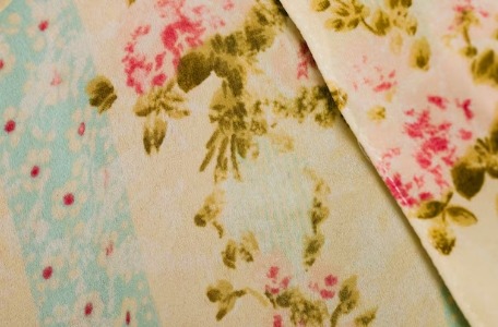 Astuces pour éliminer les taches et la saleté des tissus d'ameublement extérieurs